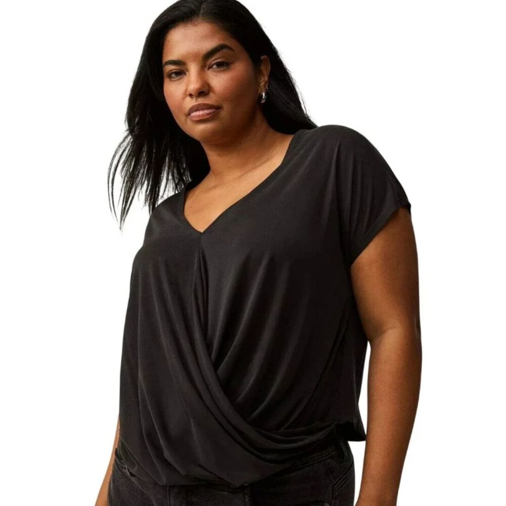 Torrid 2 Black Twisted V-Neck Tee 2X 18 20